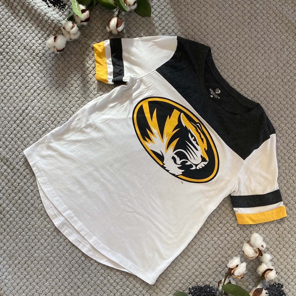 Colosseum brand Mizzou short sleeve top. Size S